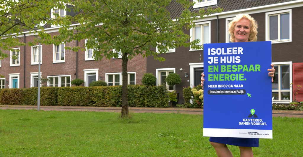 Vrouw met banner in haar handen