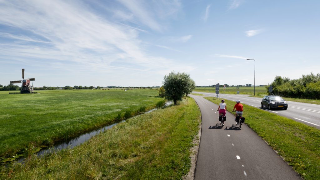 Fietsers op fietspad in Zuid-Holland